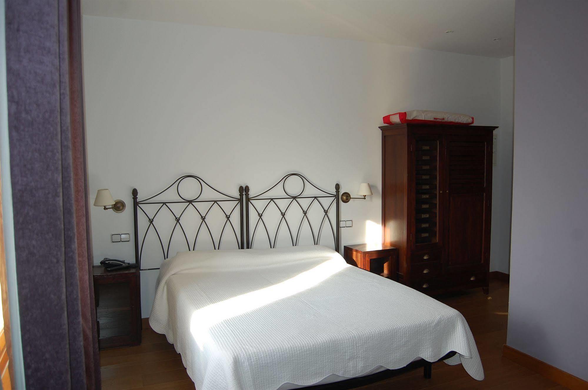 Hotel Moli De La Torre Бигес-и-Риельс Экстерьер фото